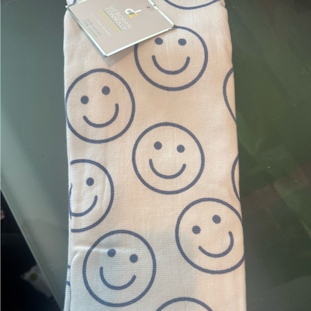 Set it 3  Smiley Face towels ( 2 😊, 1 blue💙) cotton blend by DEBORAH CONNOLLY